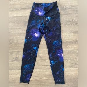 Old Navy workout leggings with pockets. Size small.